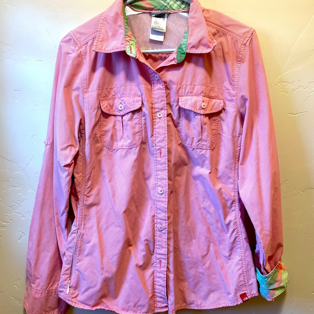 The North Face athletic shirt for women size large. Fantastic condition